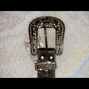 NWT- women's size L leather belt